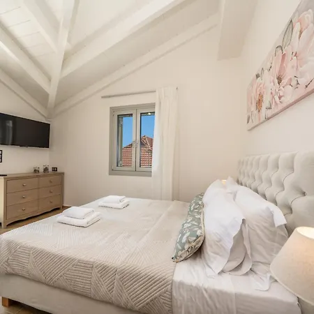 Perligo Maisonette Sea View & Terrace Apartment